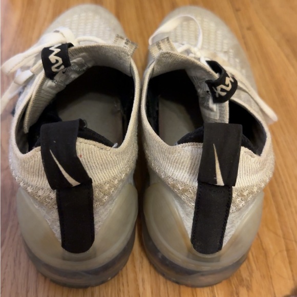 Women’s/Boys Nike Air Vapormaxes - Picture 2 of 5